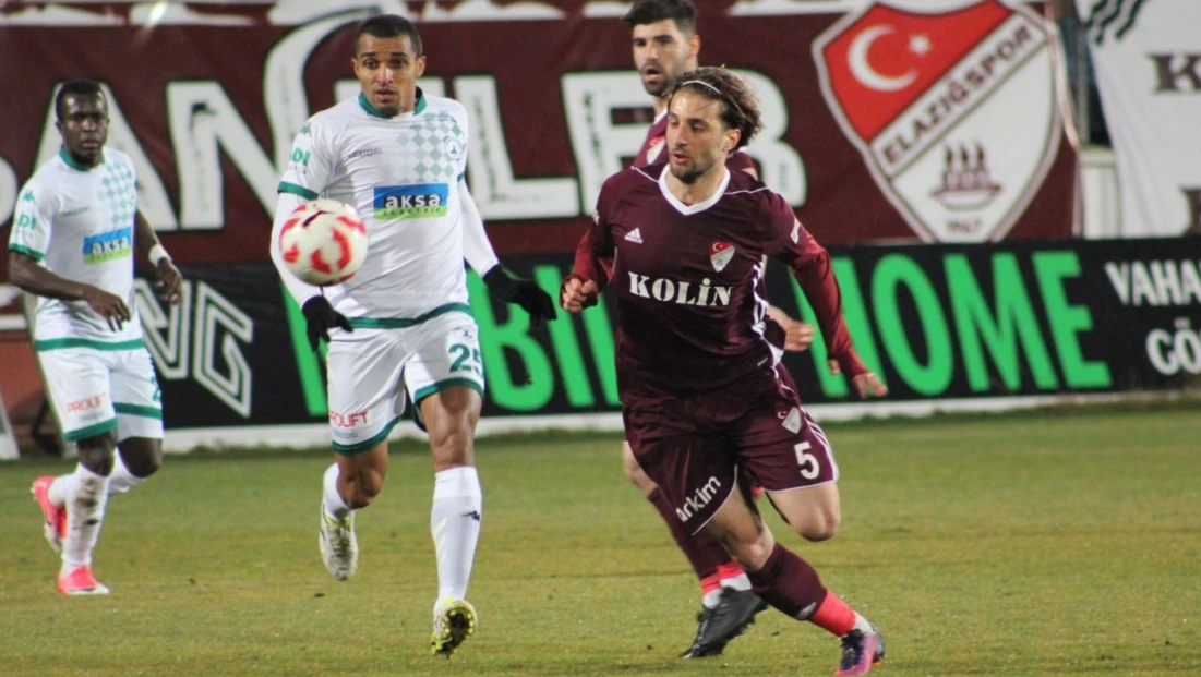 Elazığsporlu Eski Futbolcu da Kadro Dışı Krizi