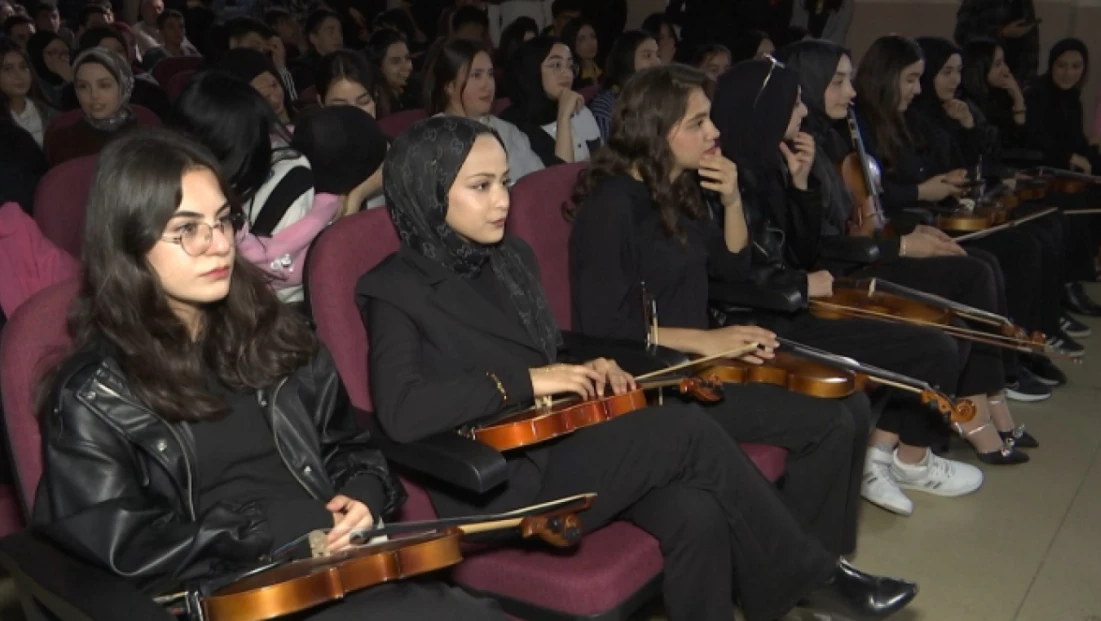 Lise Öğrencileri Yeteneklerini Konuşturdu