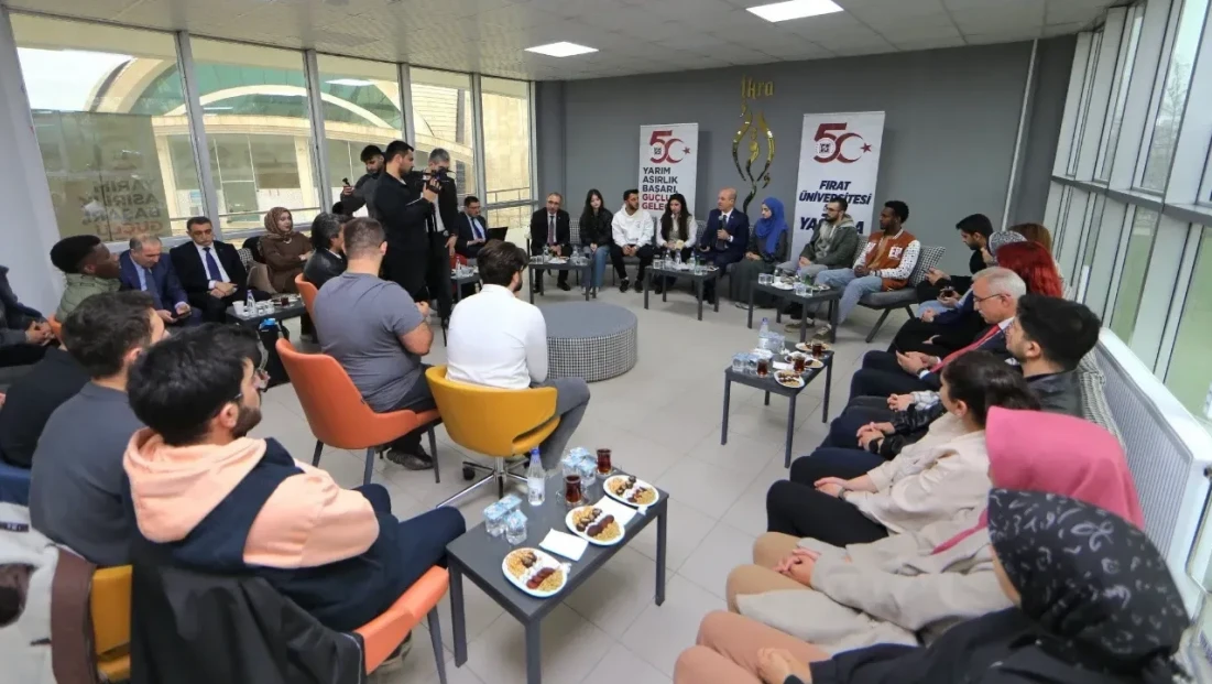YÖK Başkanı Prof. Dr. Erol Özvar Akademisyen Ve Öğrencilerle Bir Araya Geldi