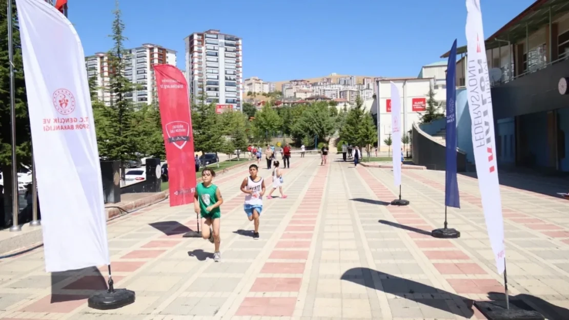 12. Bölge Triatlon Şampiyonası Elazığ'da Gerçekleştirildi