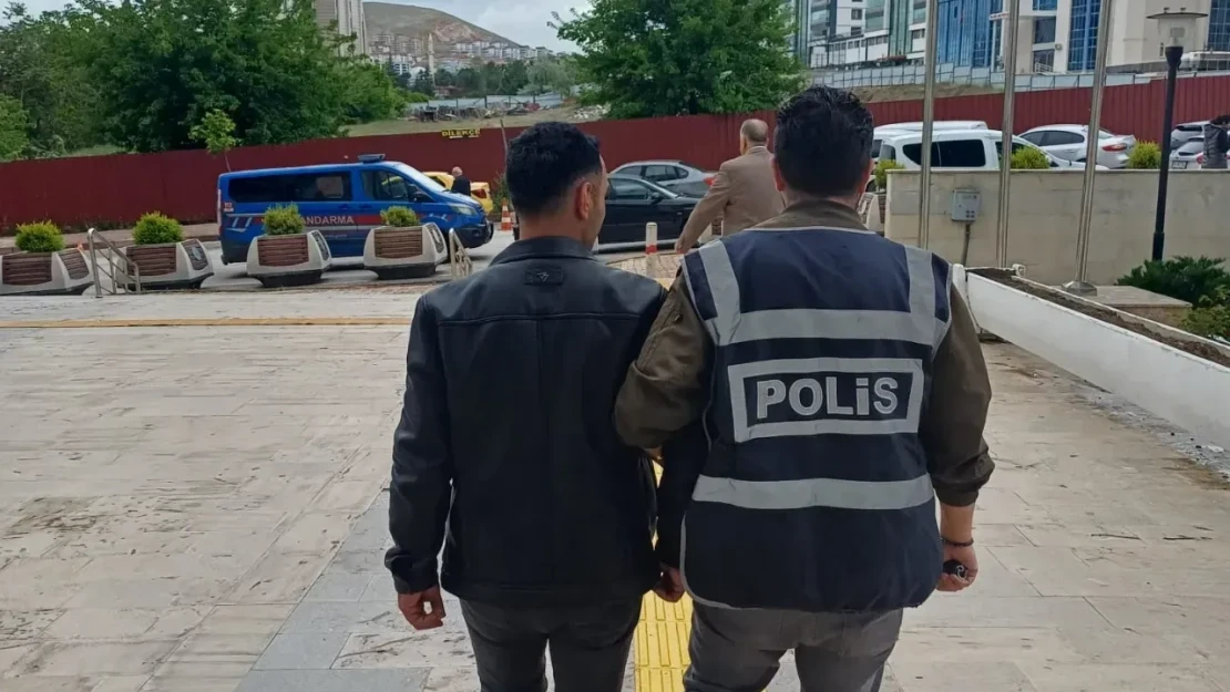 Aranıyorlardı Polisten Kaçamadılar