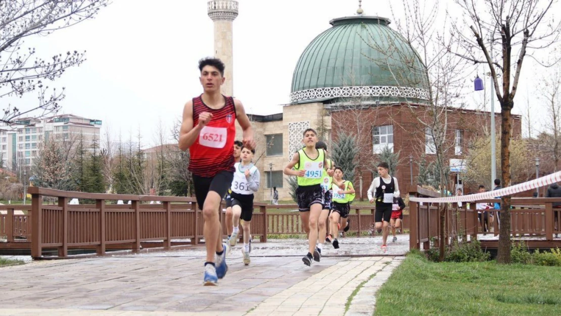 Atletizm Geliştirme Grup Yarışmaları Elazığ'da Yapıldı
