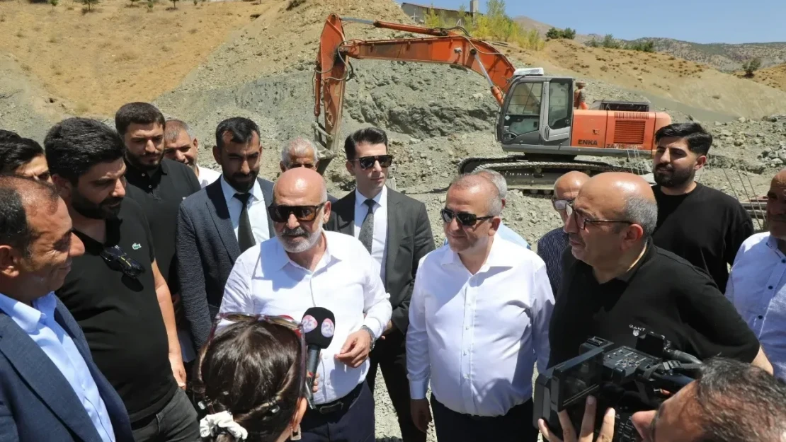 Bakan Yardımcısı Sağlam, Palu ve Arıcak'taki Projeleri İnceledi