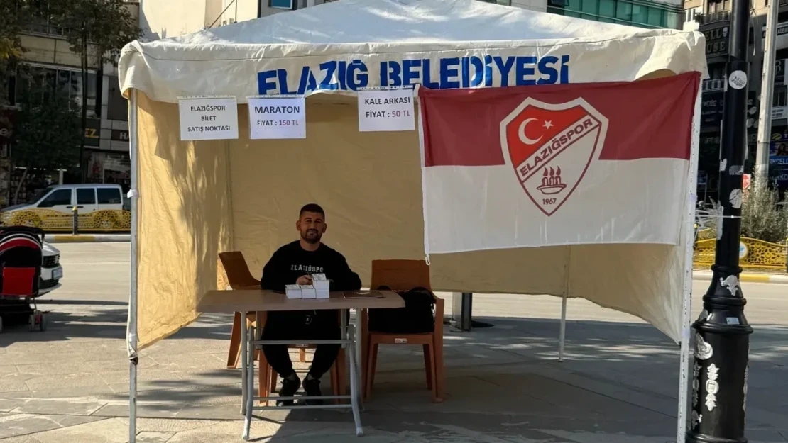 Biletler Demokrasi Meydanı'nda Satışta