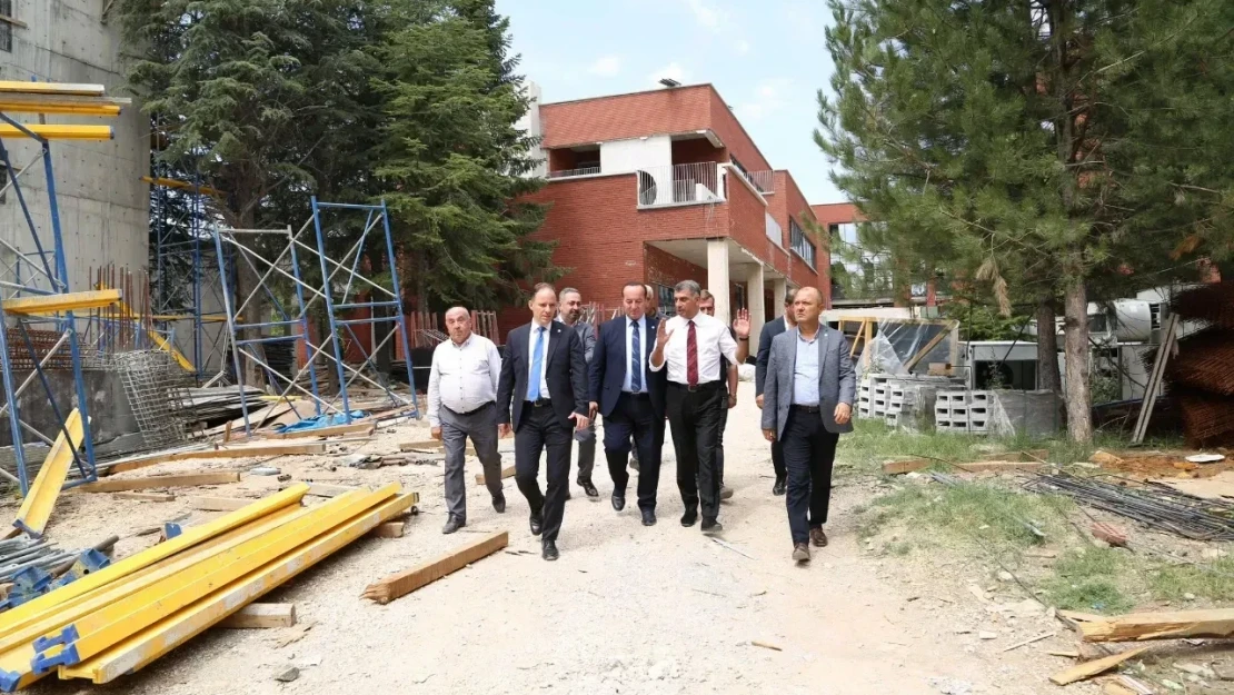 CHP Heyeti, Elazığ'da Yaptırılan Okulları Ziyaret Etti