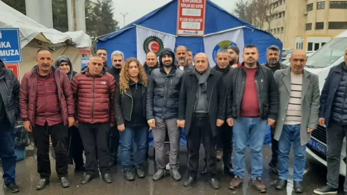 Dem Parti Mağduru Emekçilerin Yağmur Altında Adalet Nöbeti