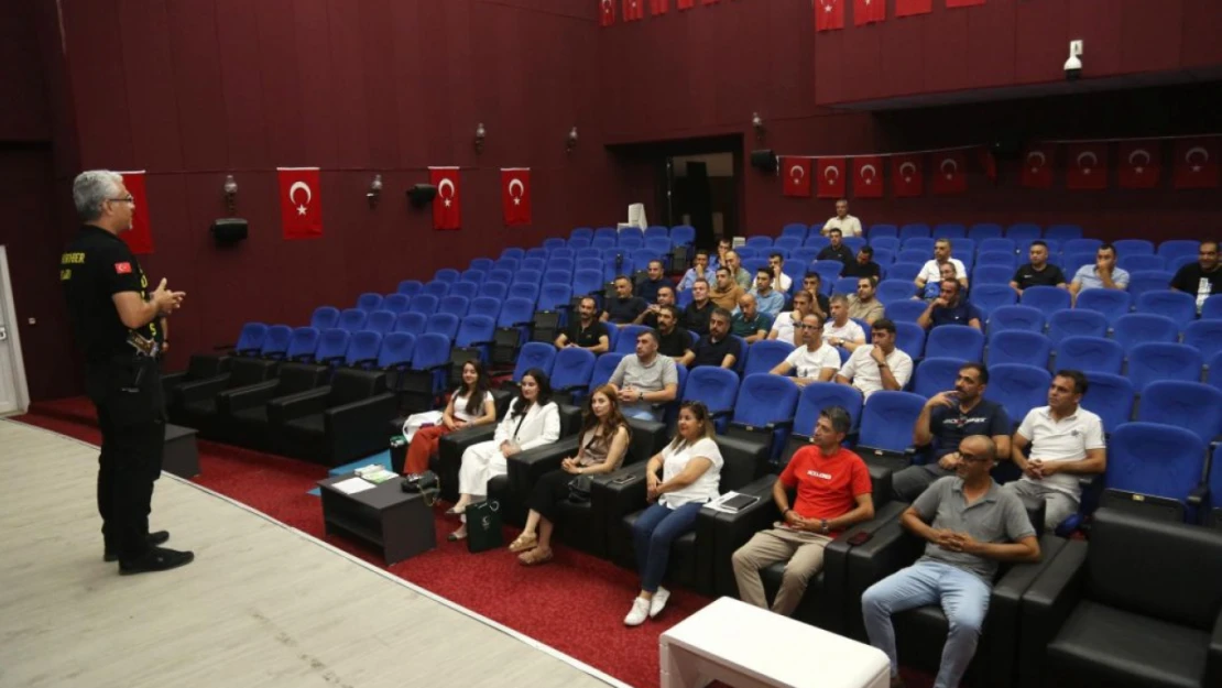 Elazığ Belediyesi Çalışanlarına Narko Rehber Semineri Verildi