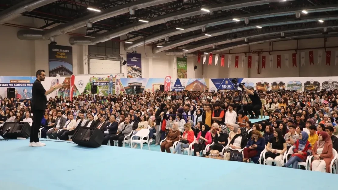 Elazığ Belediyesi, Gri Koç'u Öğrencilerle Buluşturdu