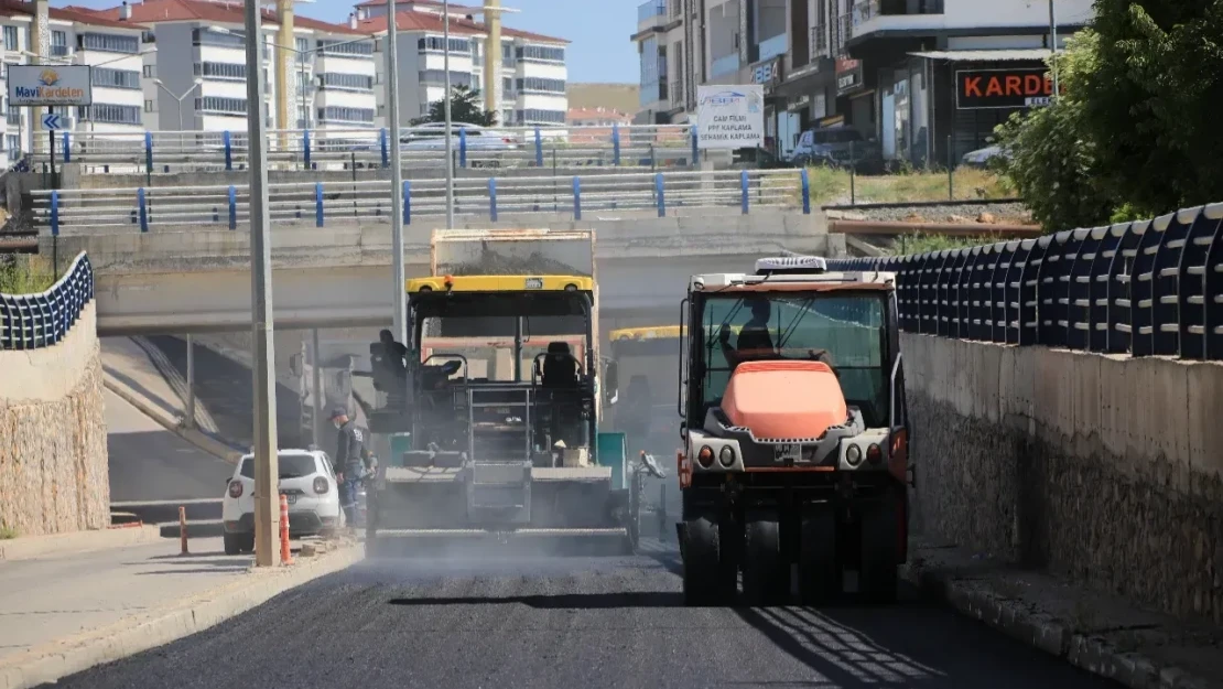 Elazığ Belediyesi, Kent Genelindeki Asfaltlama Çalışmalarına Devam Ediyor