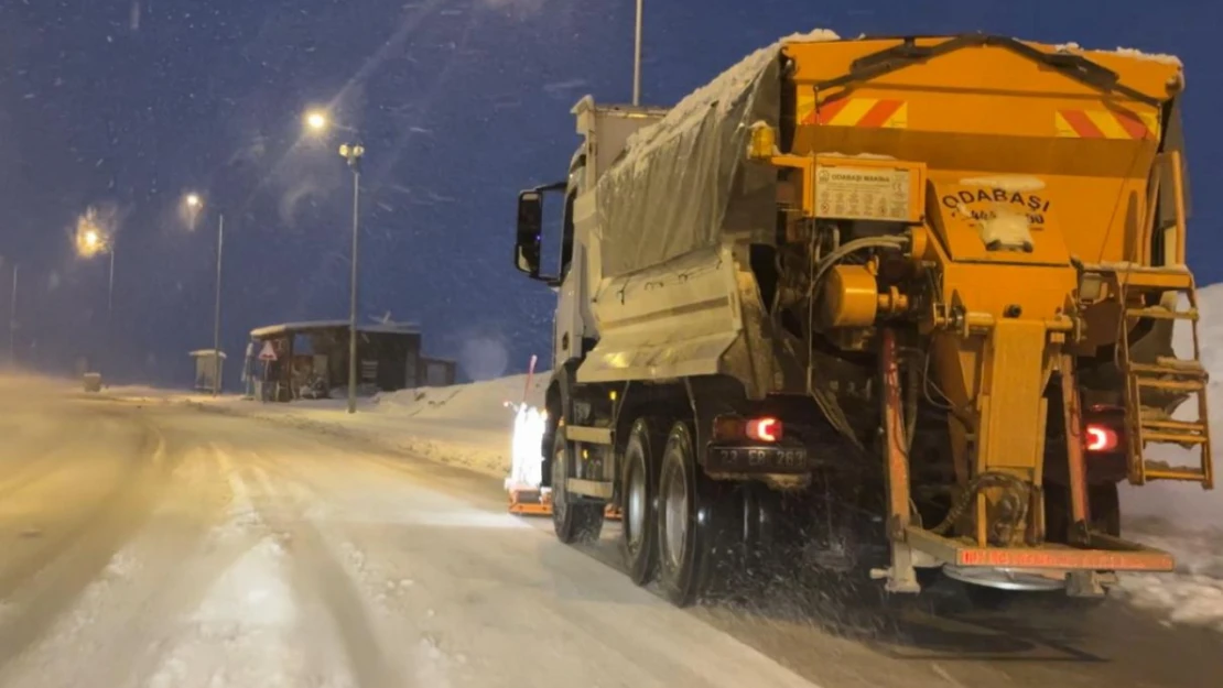 Elazığ Belediyesi'nden Yoğun Kar Yağışına Hızlı Müdahale