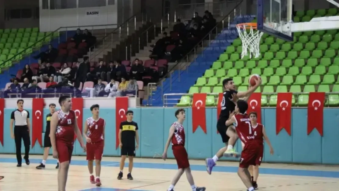 Elazığ'da Basketbol U18 Yerel Lig Mücadelesi Sona Erdi