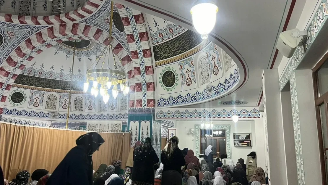 Elazığ'da Camiler Doldu Taştı