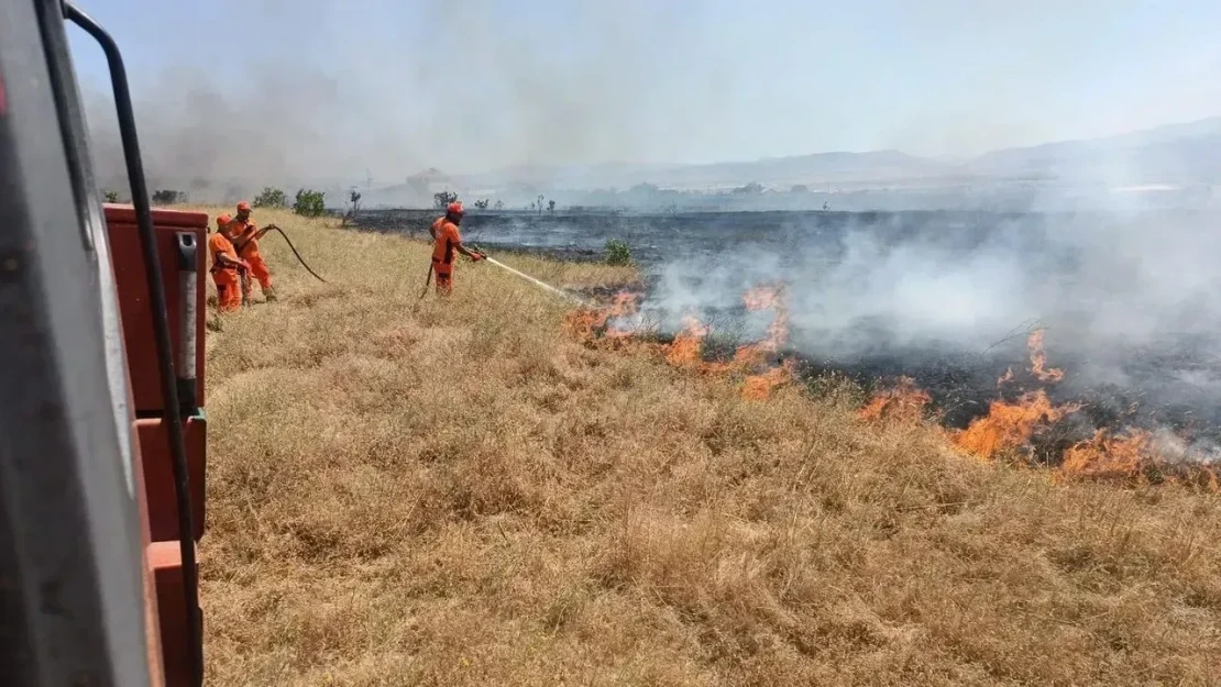 Elazığ'da Çıkan Yangın Korkuttu!