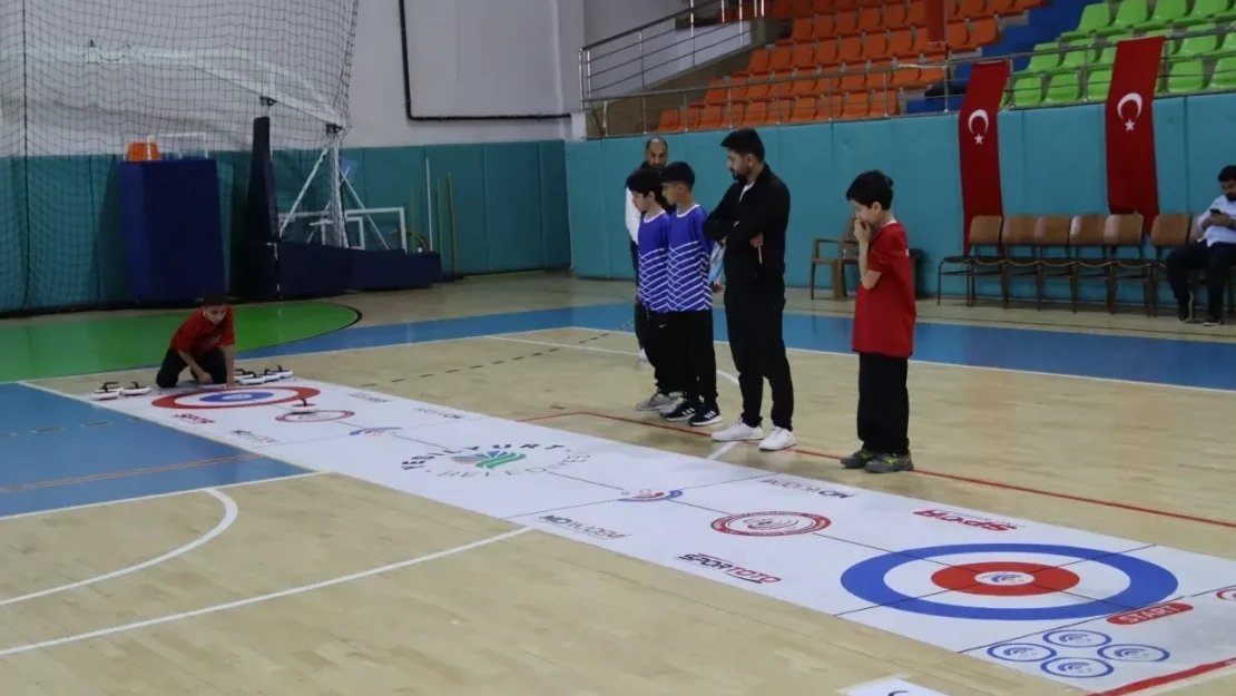 Elazığ'da Floor Curling Heyecanı