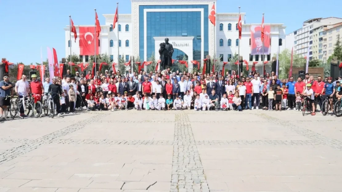 Elazığ'da Gençlik Bayramı Coşkusu