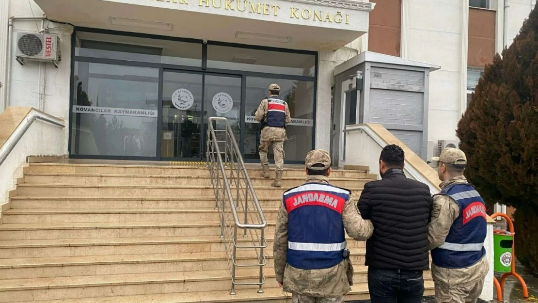 Elazığ'da Jandarma Aranan Şahsı Yakaladı