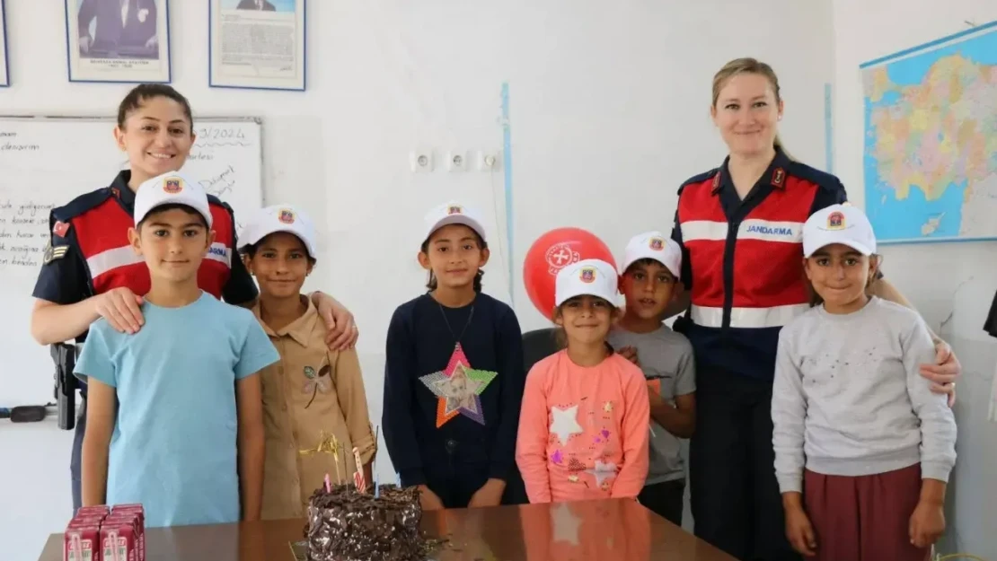 Elazığ'da Jandarma ve Öğrenciler Buluştu