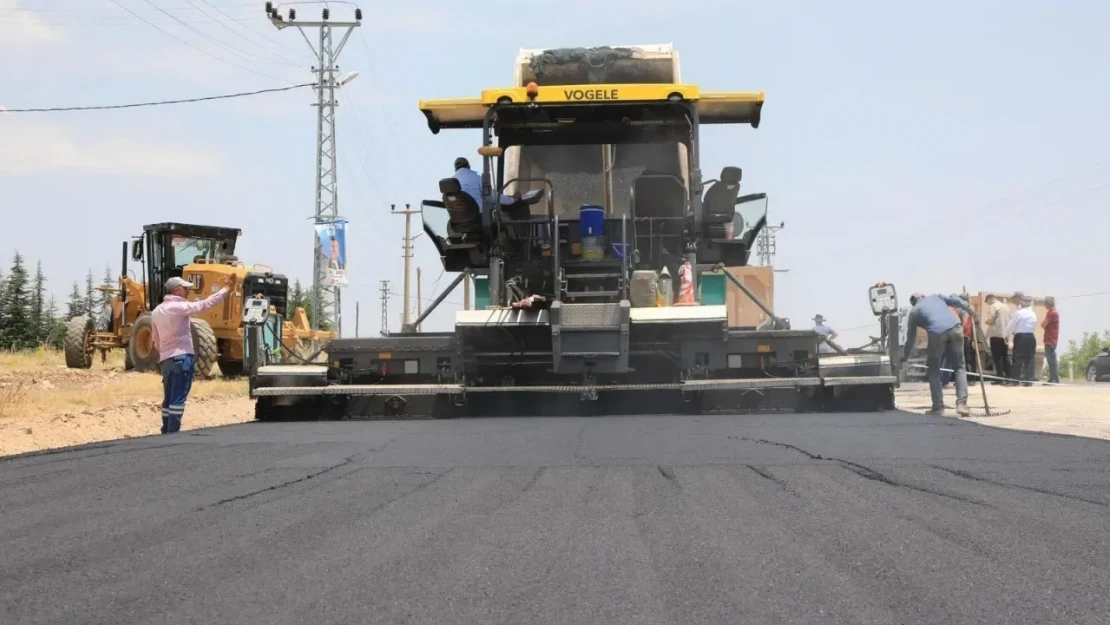 Elazığ'da Köy Yollarında Çalışmalar Devam Ediyor