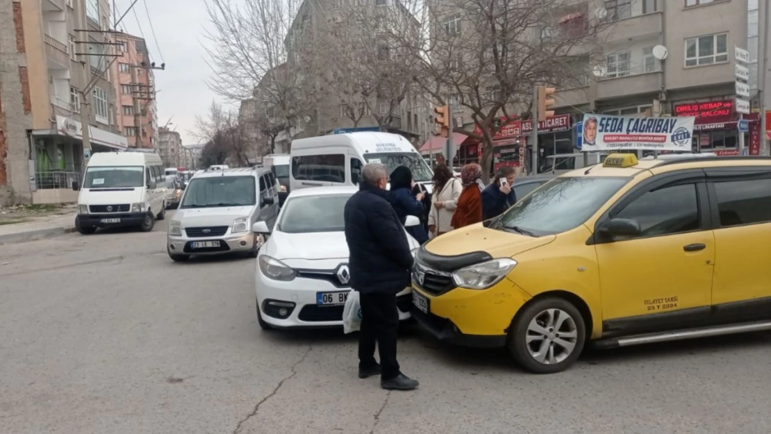 Elazığ'da Maddi Hasarlı Kaza