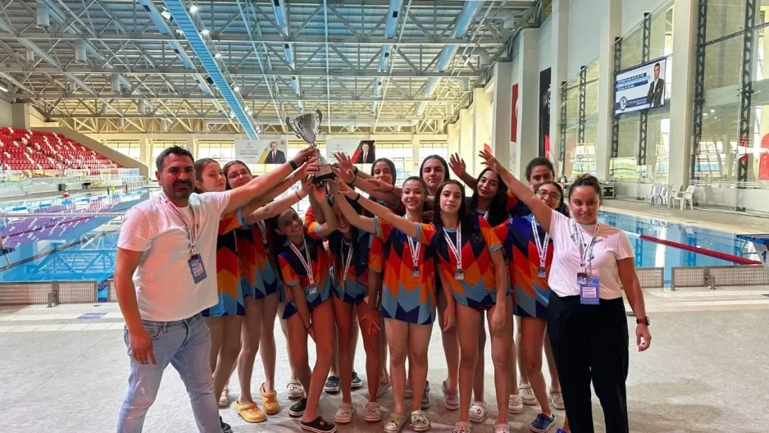 Elazığ Gençlik ve Spor Kulübü Kadın Su Topu Takımı'ndan Büyük Başarı