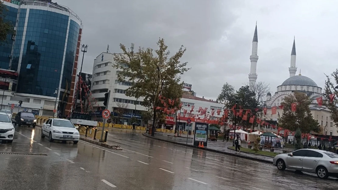 Elazığ Güne Yağışla Uyandı