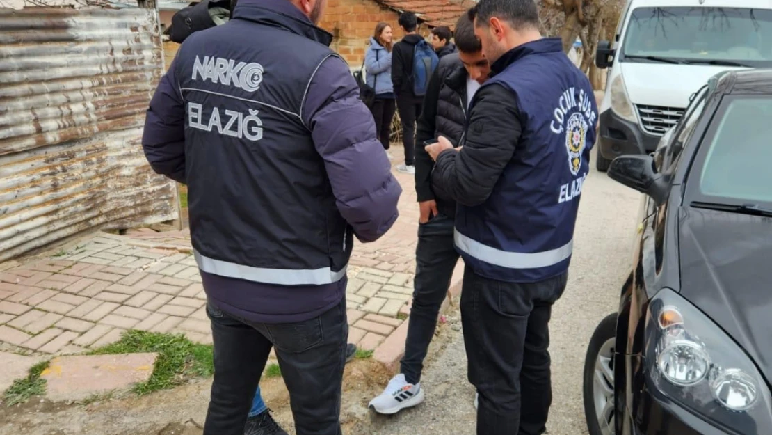 Elazığ Polisi Okul Önlerinde Kuş Uçurtmuyor!