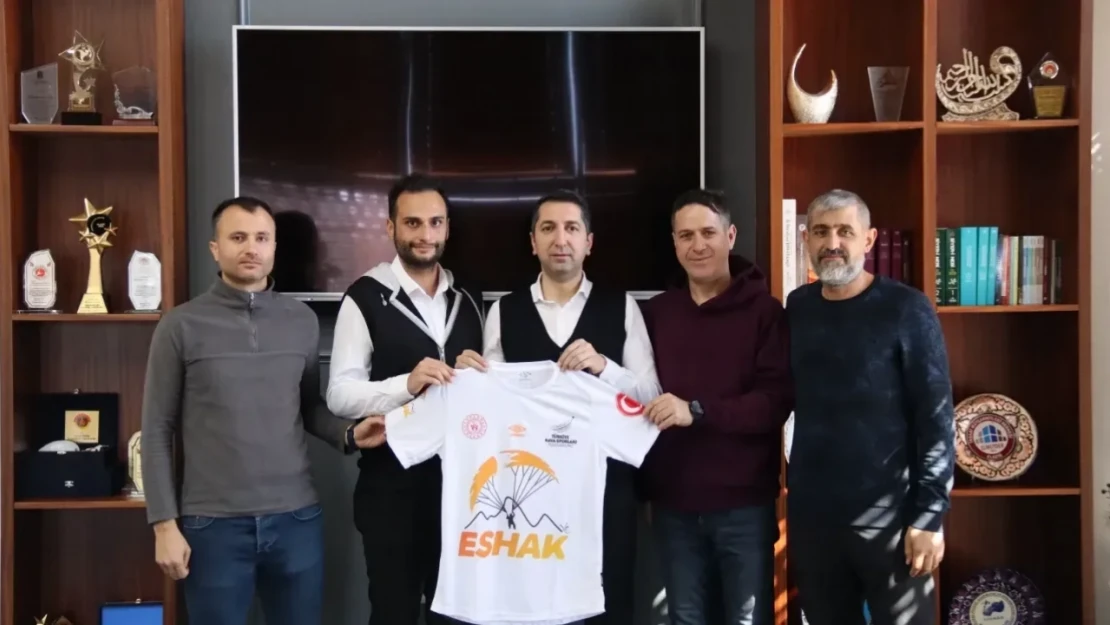 Elazığ Sportif Havacılık Kulübü Büyük Tutkuyla Göklere Adını Yazdırıyor