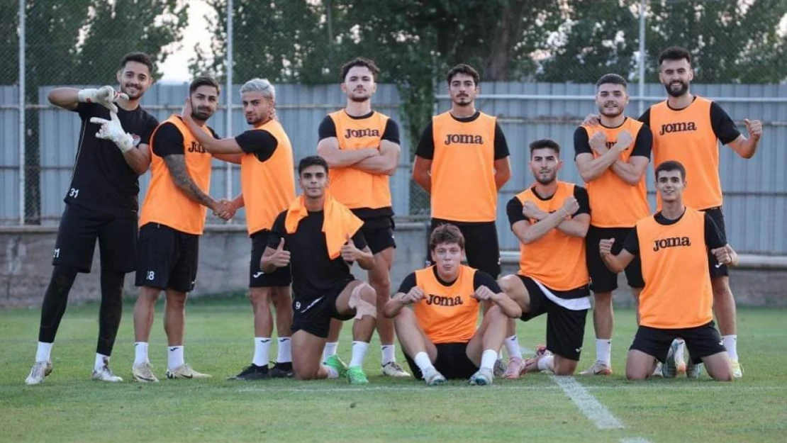 Elazığspor, 21 Futbolcuyla Van'a Gitti!