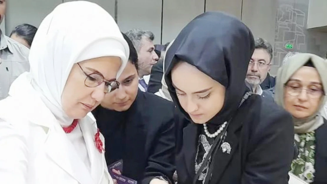 Emine Erdoğan Elazığ Belediyesi Standını Ziyaret Etti!