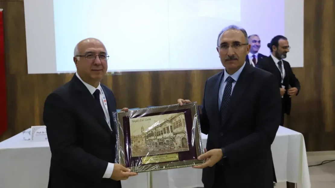 Fırat Üniversitesi 'Uluslararası Ekonomi Finans Ve İşletme Kongresi'ne Ev Sahipliği Yaptı