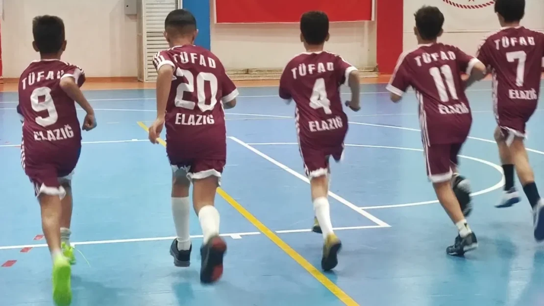 Geleceğin Yıldızları Minikler Futbol Şenliği'nde Elazığ Rüzgarı