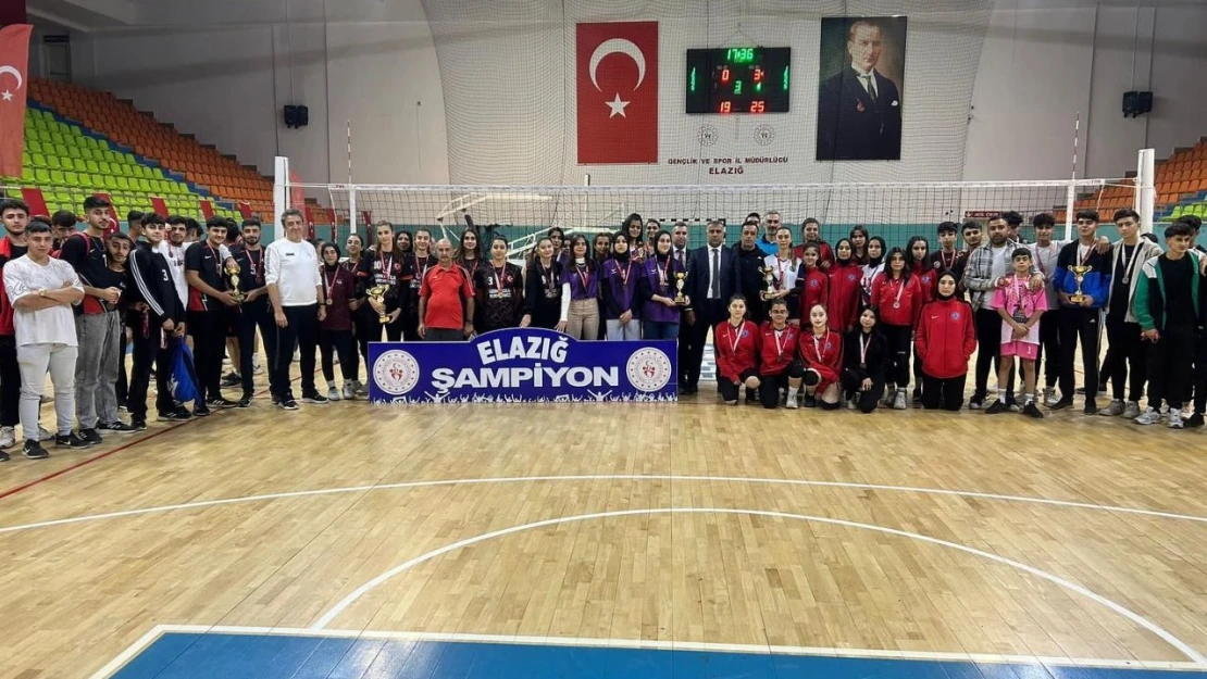 Gençler Voleybol Sona Erdi