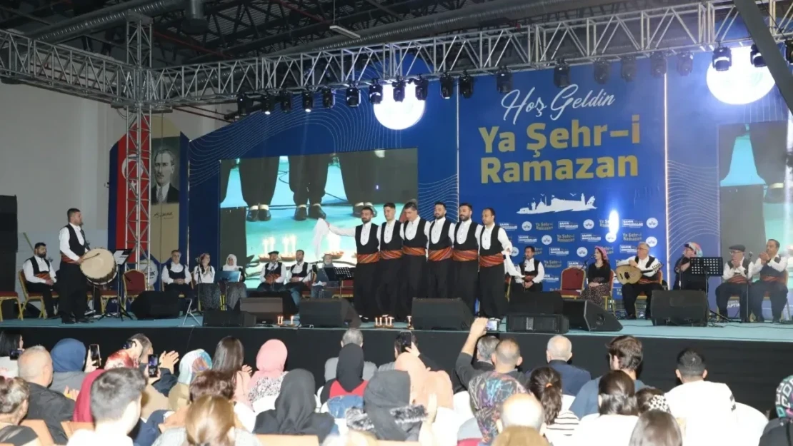 Gönüllü Halk Korosu Elazığlılara Müzik Ziyafeti Yaşattı