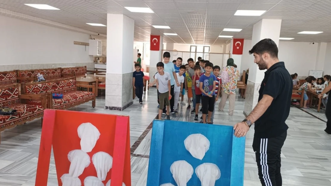 Gönüllüler Kur'an Kurslarını Ve Camileri Gezip Ziyarette Bulunuyorlar