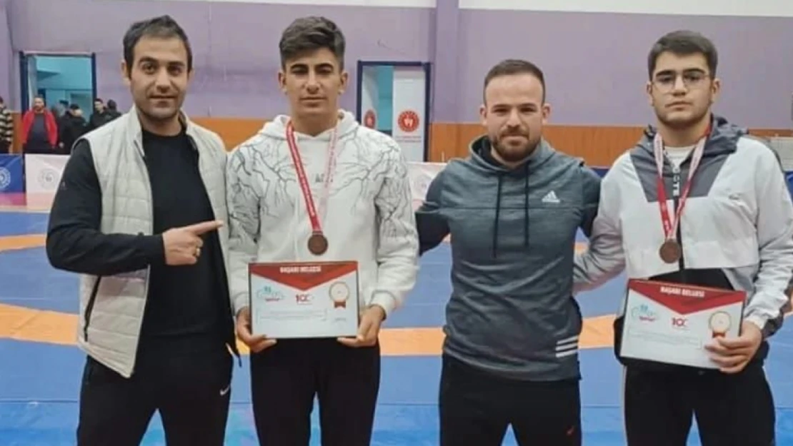 Güreş Sporcuları Türkiye Şampiyonası'nda Mücadele Edecek