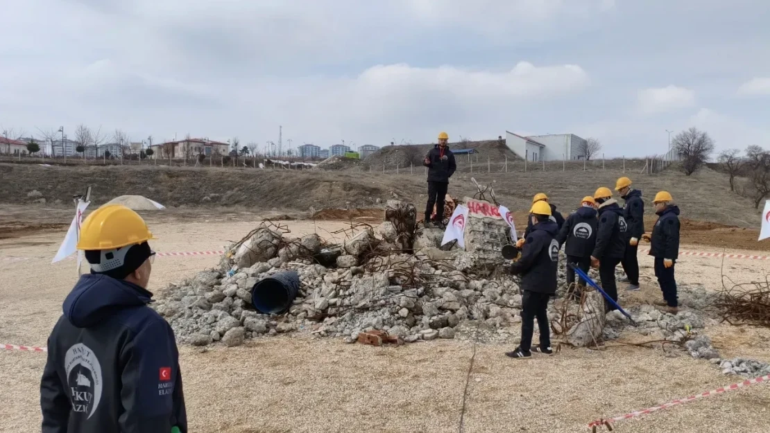 Harput Arama Kurtarma Strateji Derneğinden Başarılı Tatbikat