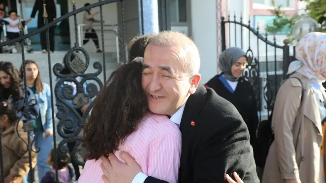 Hatipoğlu'dan Özel Çocuklara Sevgi Seli!