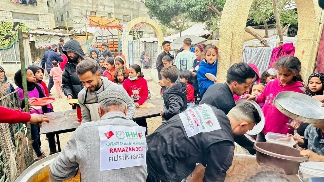 İHH Elazığ Şubesinde Yetimler İçin İftar Programı