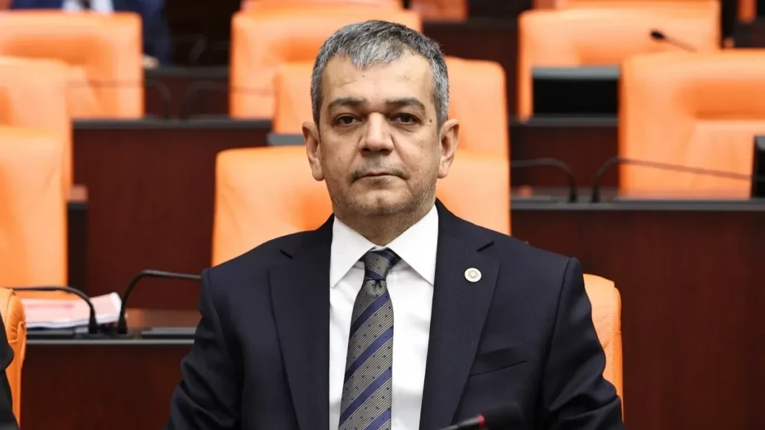 İlk Demokratik Cumhuriyetin Kurulmasına Öncülük Etmiştir