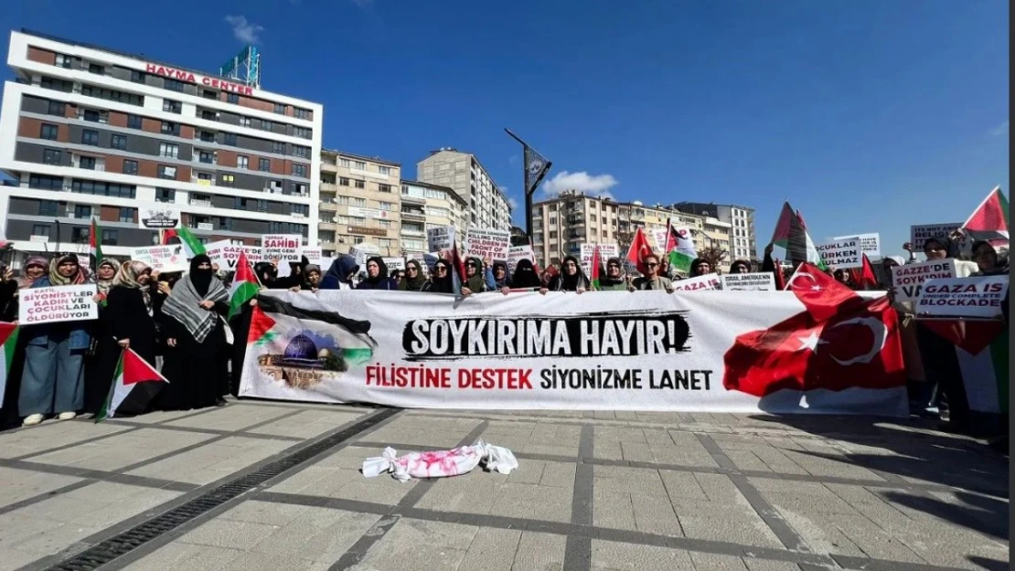 Kadınlardan Filistin'e Destek İçin Oturma Eylemi