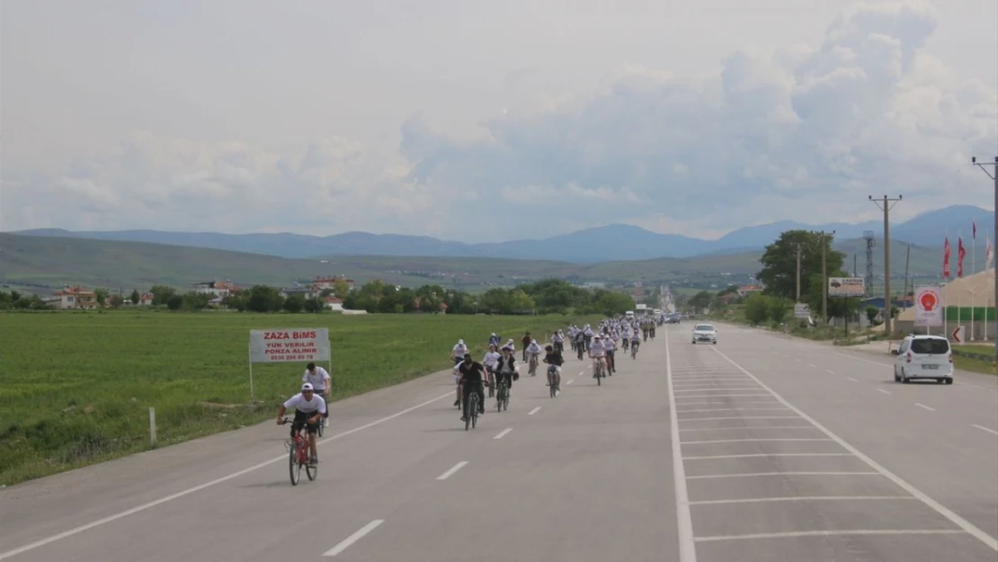 Kovancılar'da Gençlik Haftası Bisiklet Yarışması Etkinliği