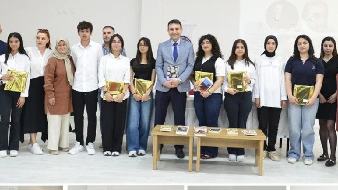 Lise ve Ortaokul Öğrencileri Kitaplarla Buluştu