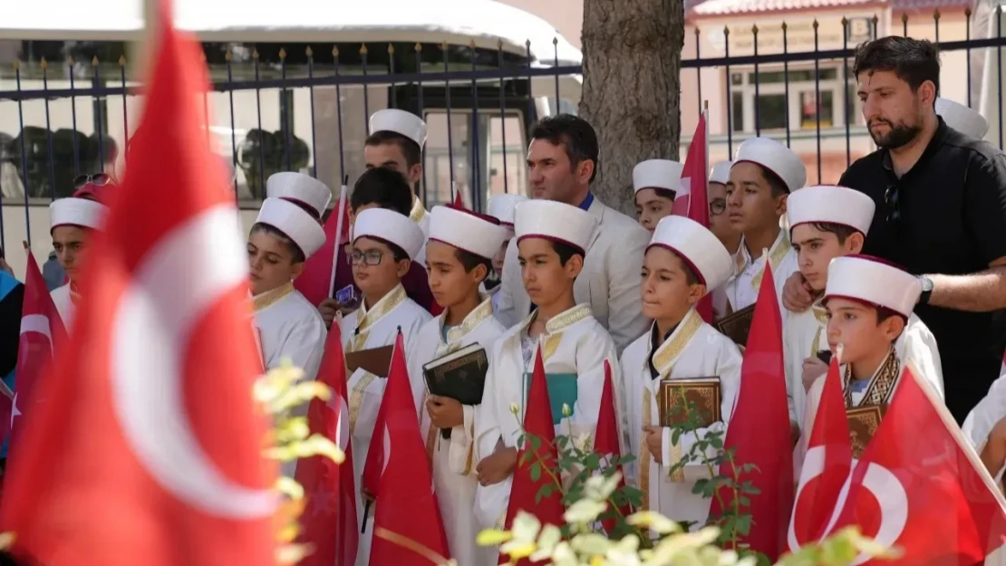 Minik Hafızlar Şehitlere Kuran-Kerim Okudu!