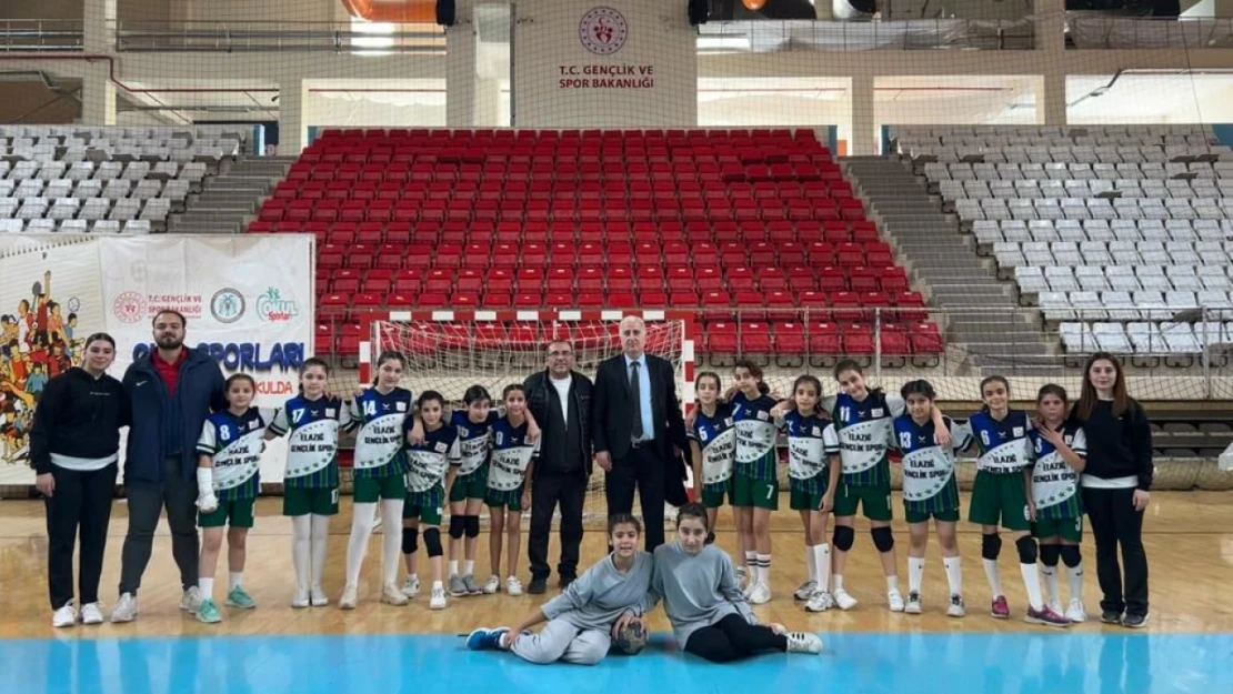 Okul Sporları Hentbol Takımı Yarı Finale Yükseldi