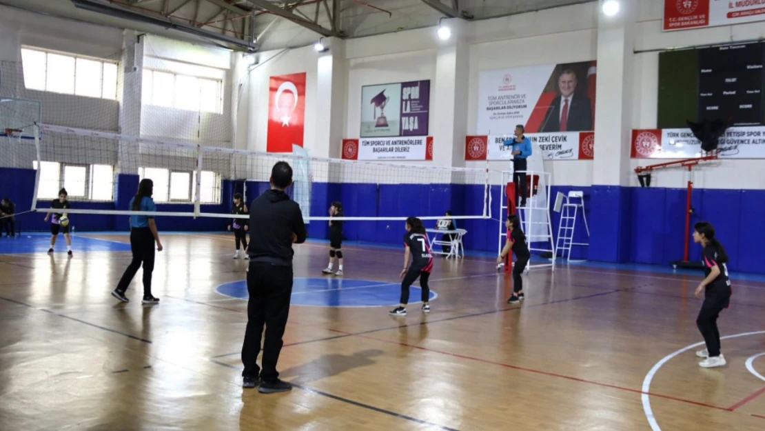 Okul Sporları Voleybol Müsabakaları Başladı