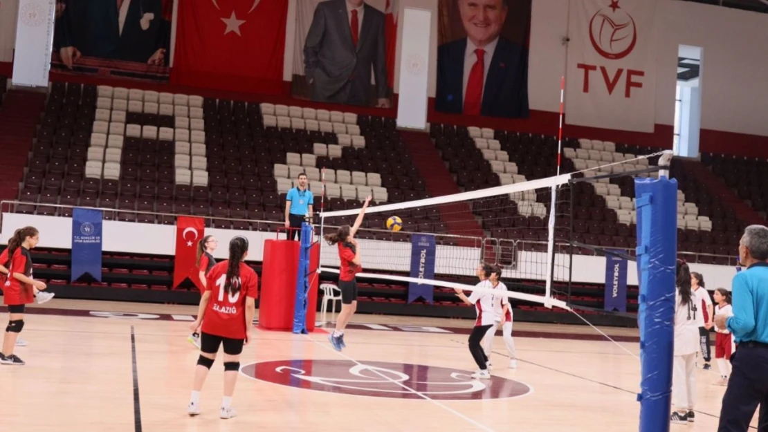 Okul Sporları Yıldızlar Voleybol Başladı