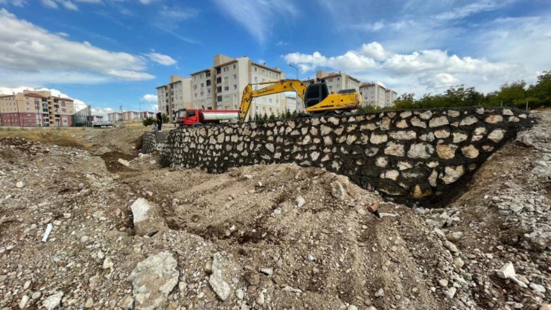 Palu'da Taş Duvar Çalışmaları Sürüyor!