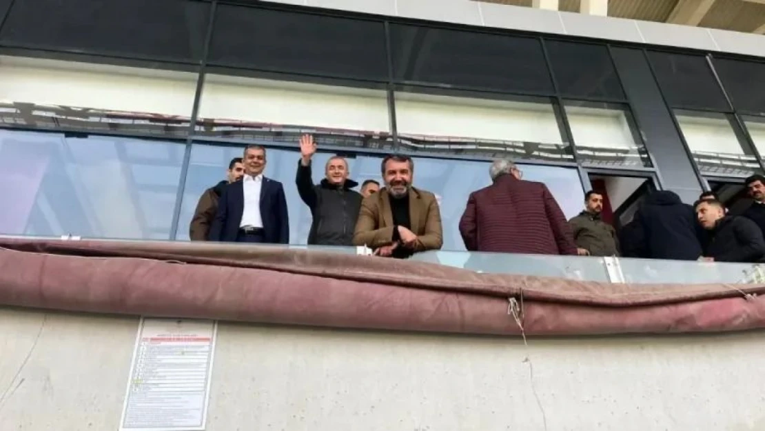 Şahin Başkan'dan Bordo-Beyazlı Taraftarlara Alkış