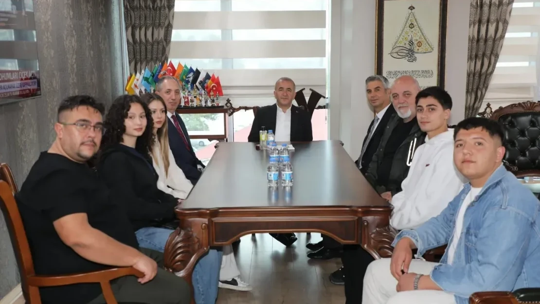 Vali Hatipoğlu, Güzel Sanatlar Öğrencilerini Ağırladı