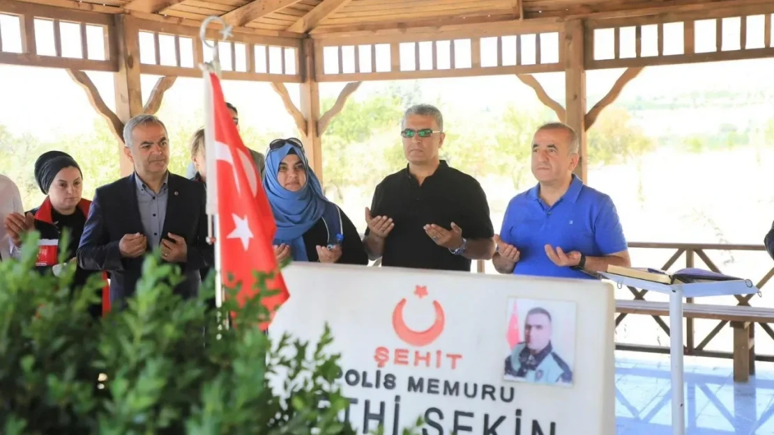 Vali Hatipoğlu, Şehit Fethi Sekin'i Ziyaret Etti!